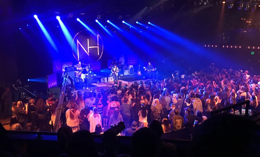 Niall Horan Gets Cozy With Fans For Intimate 'Flicker' Album Release Concert!
