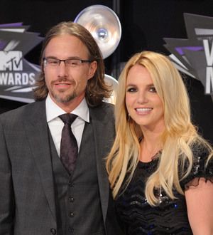 Britney Spears surprises boyfriend with birthday bike