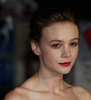 Carey Mulligan raises 0,000 at inaugural War Child fundraiser