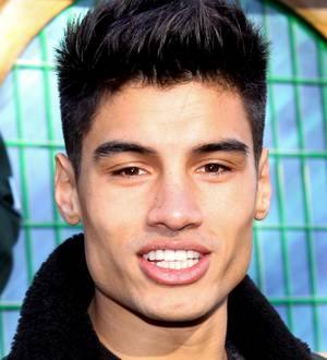 Siva Kaneswaran discovers fan in moving van