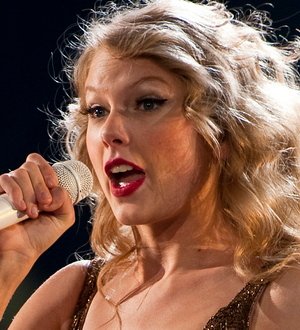 Taylor Swift surprises fans with Justin Bieber duet
