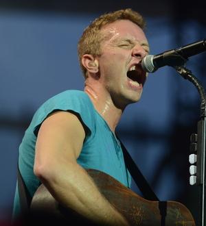 Rihanna joins Coldplay at Paris concert