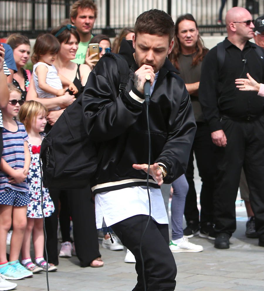 Liam Payne stuns London shoppers with busking set