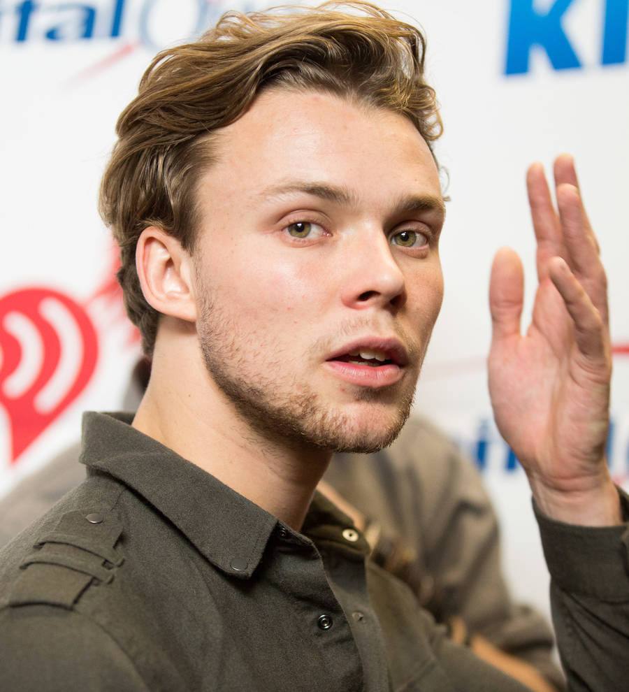 Ashton Irwin fumes over leak of mum's address