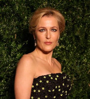 Gillian Anderson & Tom Hiddleston big winners at theater awards