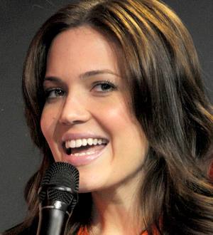Mandy Moore hosts event for malaria charity