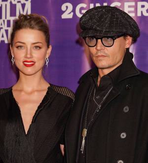 Johnny Depp shows off 'engagement ring'