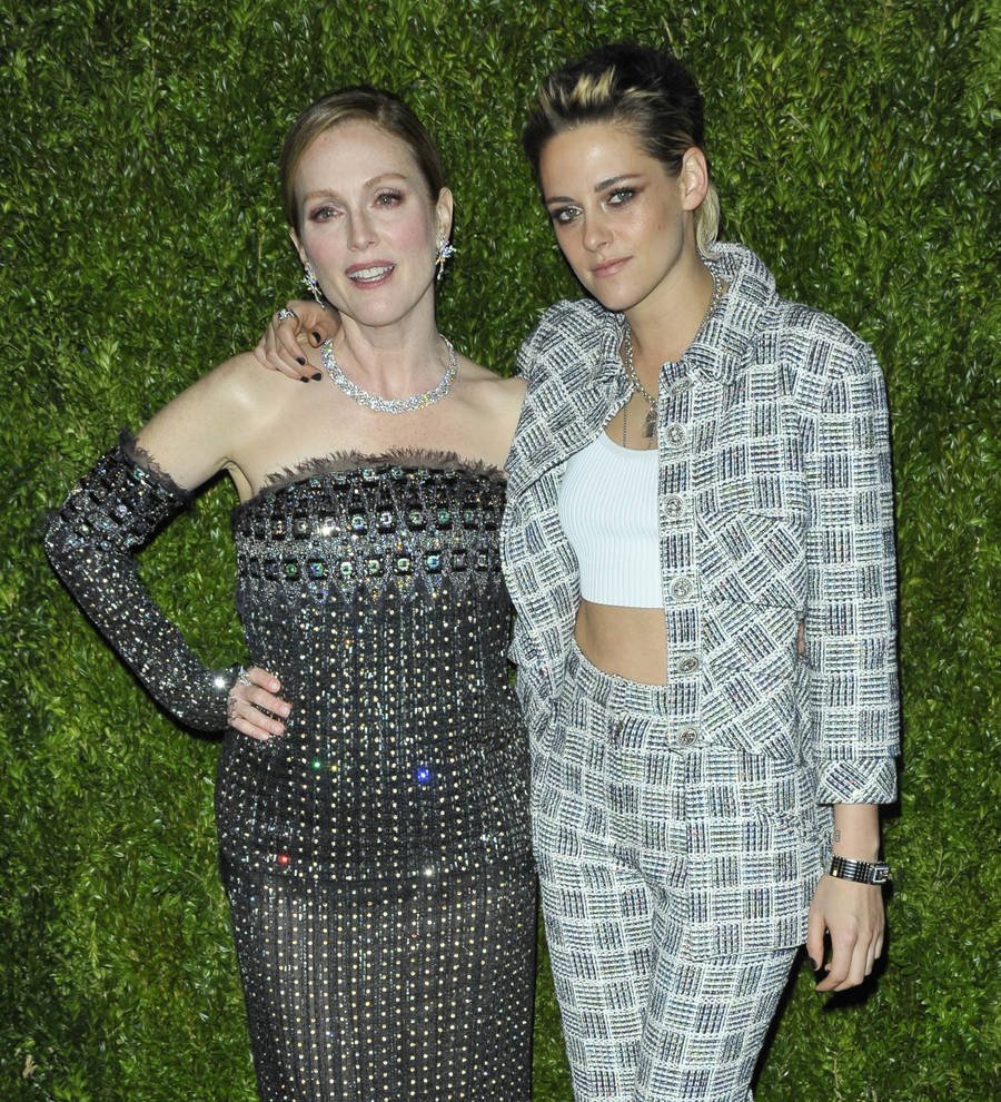 Kristen Stewart praises 'work mum' Julianne Moore at film benefit gala