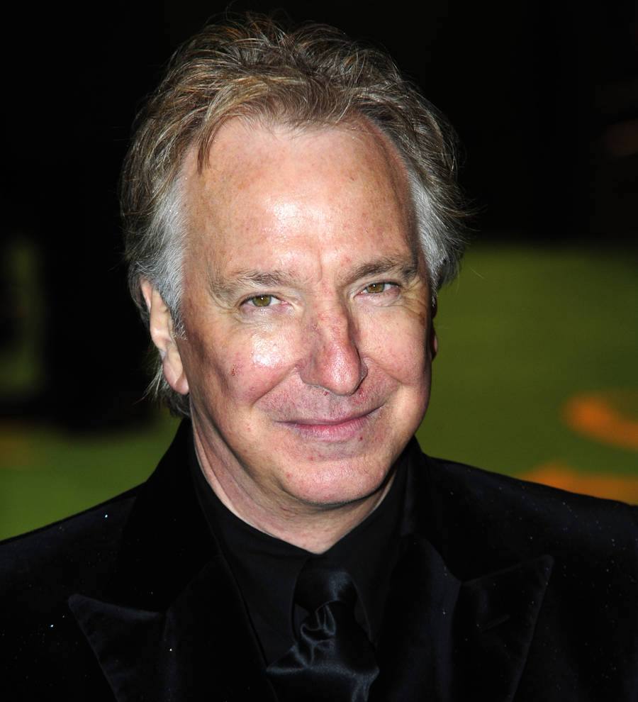 Harry Potter fans honor Alan Rickman at London station