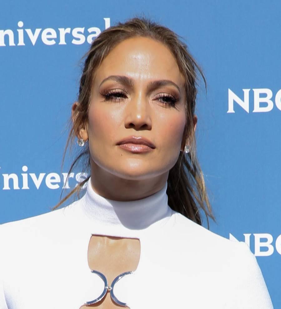 Jennifer Lopez works out enough not to diet