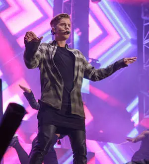 Justin Bieber makes surprise appearance onstage with Jack U