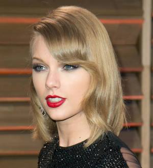 Taylor Swift visits young leukemia patient in hospital