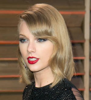 Taylor Swift visits young leukemia patient in hospital