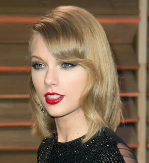 Taylor Swift visits young leukemia patient in hospital