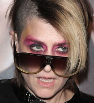 Peaches to sing free Pussy Riot protest song