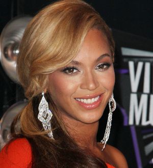 Stars congratulate Beyonce on pregnancy news