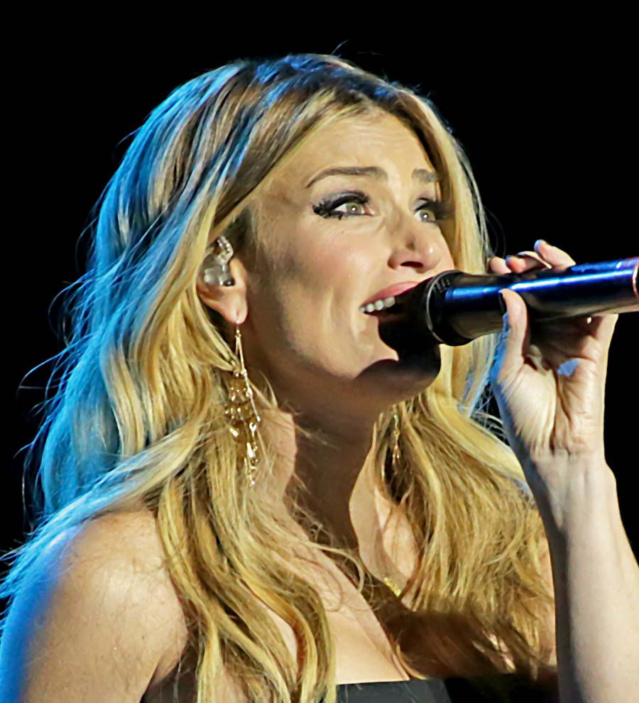 Idina Menzel engaged to actor boyfriend