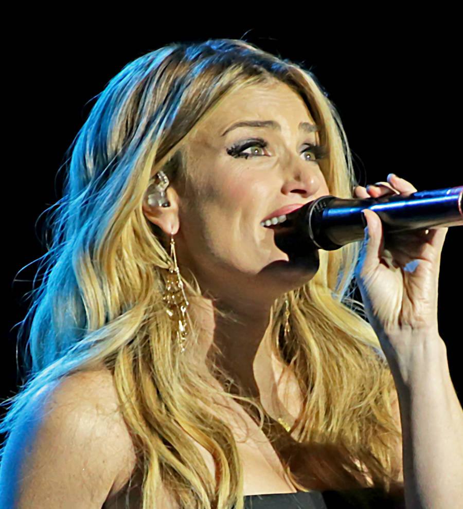 Idina Menzel engaged to actor boyfriend