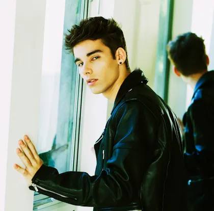Chatting with Pop Singer Dyllan Murray