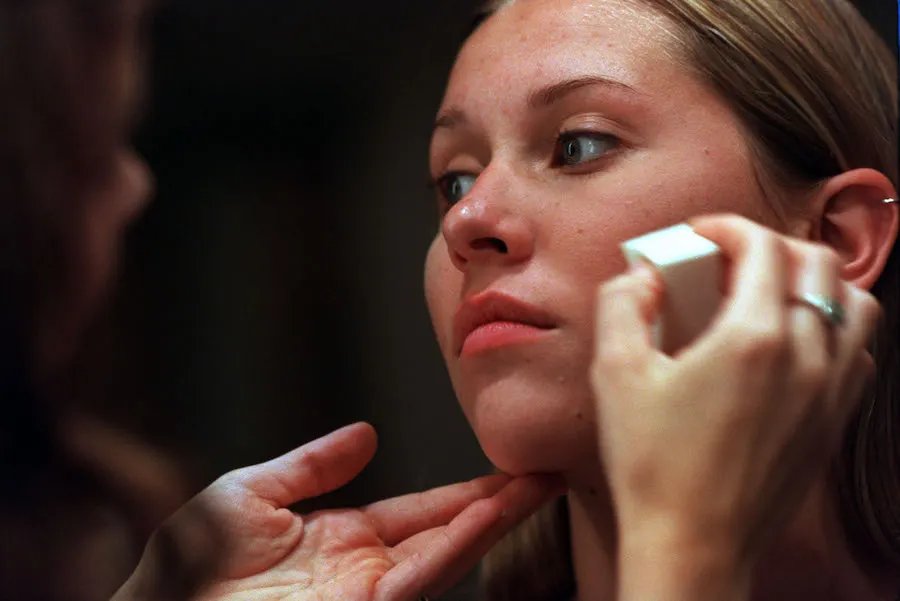 Acne-Safe Makeup: What To Wear and Avoid!