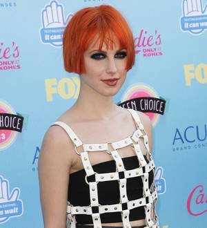 Hayley Williams returns to stage after illness