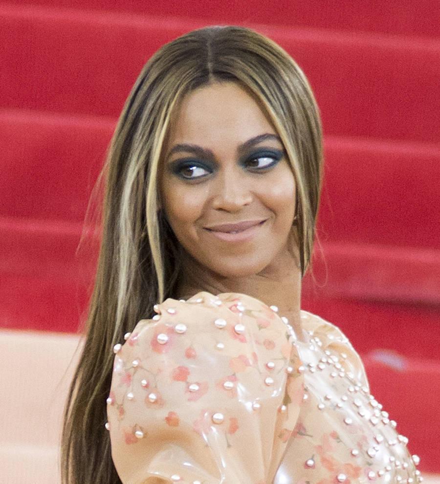 Crane handler apologizes for upsetting Beyonce fans with death wish comment