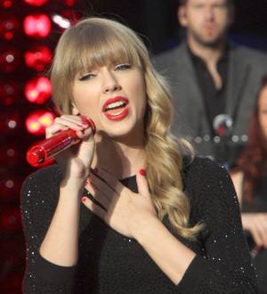 Taylor Swift paints U.K. albums chart Red