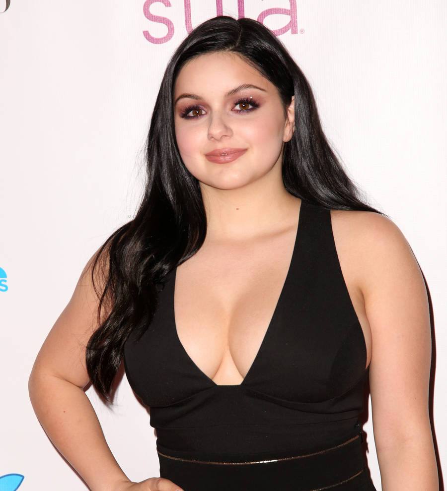 Newly-single Ariel Winter flaunts her body in saucy bathtub snap