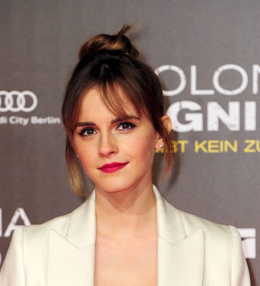 Emma Watson hides free books on London Underground