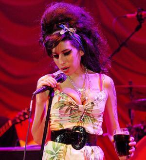 Amy Winehouse album dress to be auctioned off for charity
