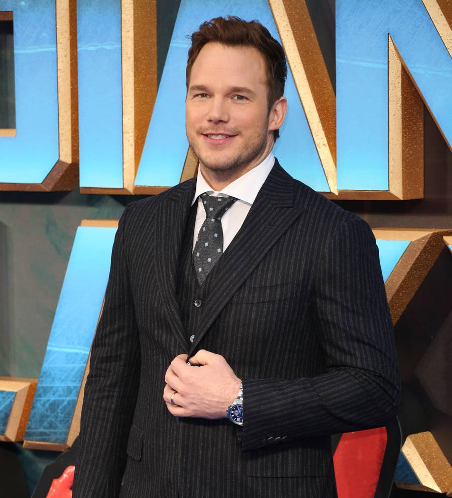 Chris Pratt & John Krasinski take Memorial Day challenge for fallen hero