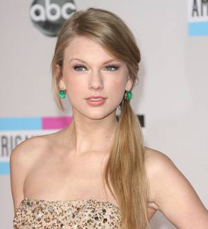 Taylor Swift and Katy Perry donate to hunger charity auction
