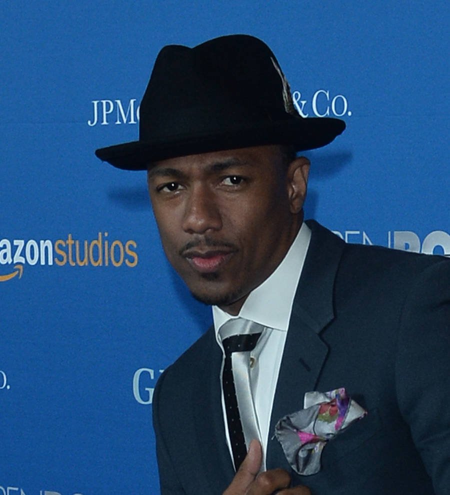 Nick Cannon joins Chilli and her mom on dinner date