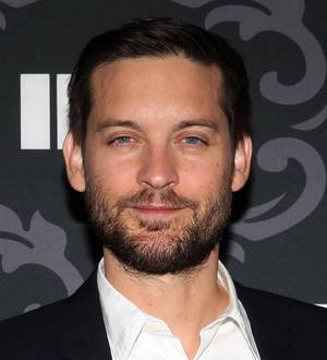 Tobey Maguire's daughter performs at Linda Perry's wedding