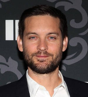 Tobey Maguire's daughter performs at Linda Perry's wedding