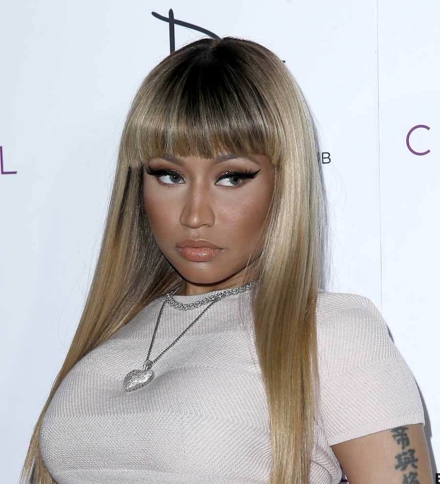 Nicki Minaj gives out 0 prize in racy dance contest