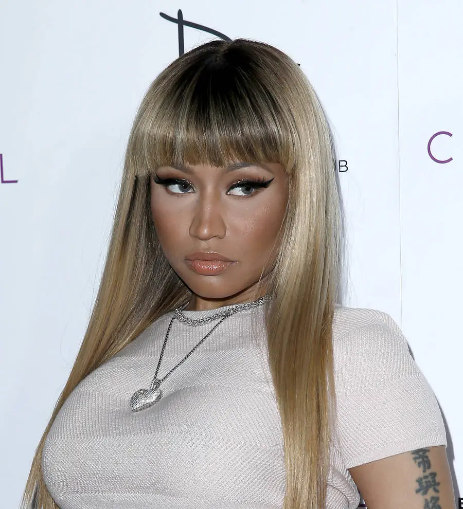 Nicki Minaj gives out 0 prize in racy dance contest