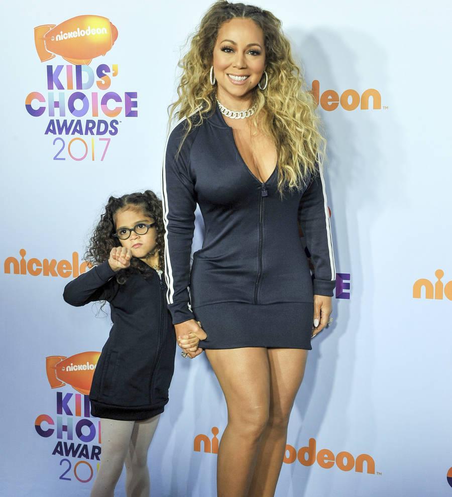 Mariah Carey's daughter sings onstage with mom