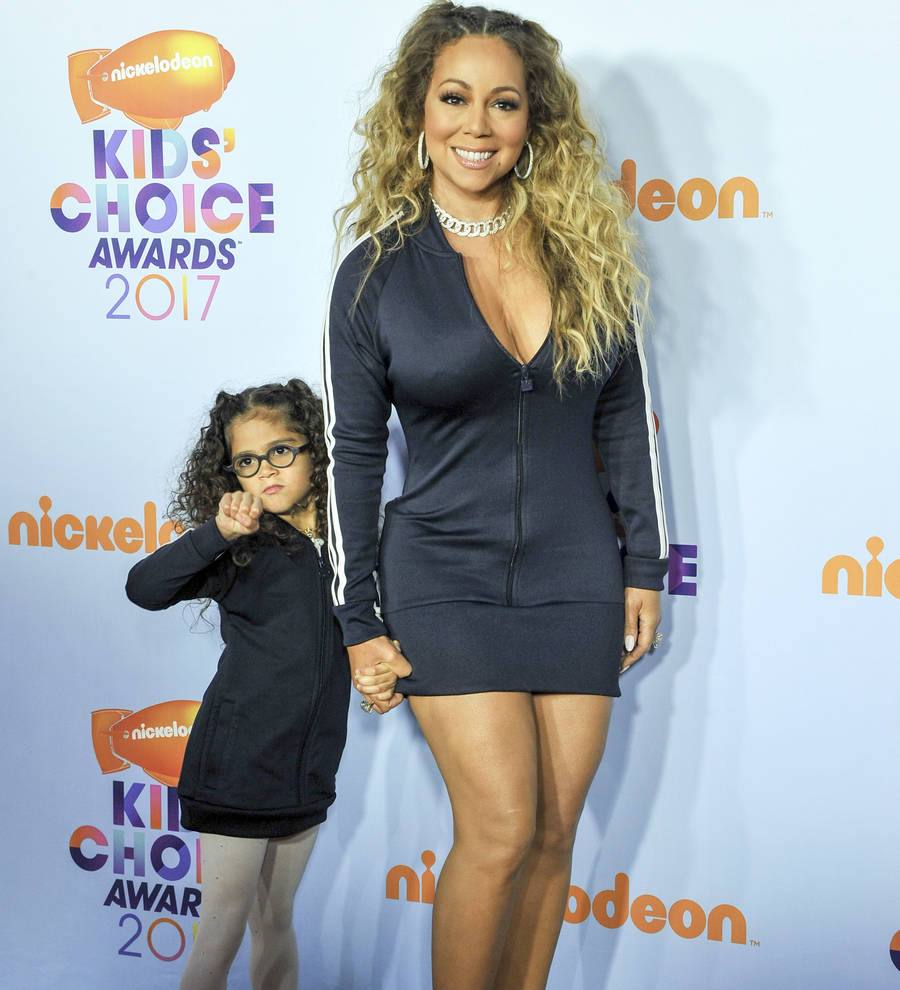 Mariah Carey's daughter sings onstage with mom
