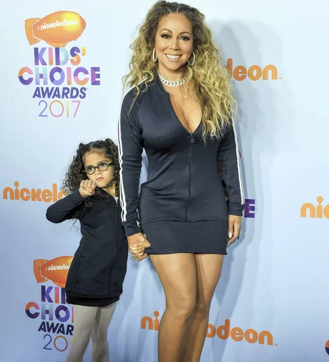 Mariah Carey's daughter sings onstage with mom