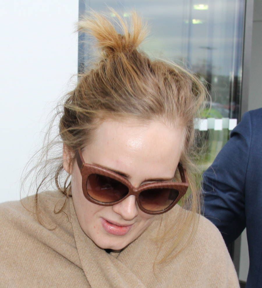 Adele scores a sixth week at number one