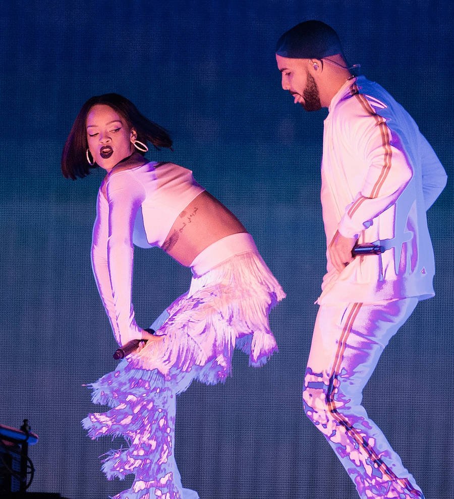 Drake joins Rihanna onstage for a raunchy dance
