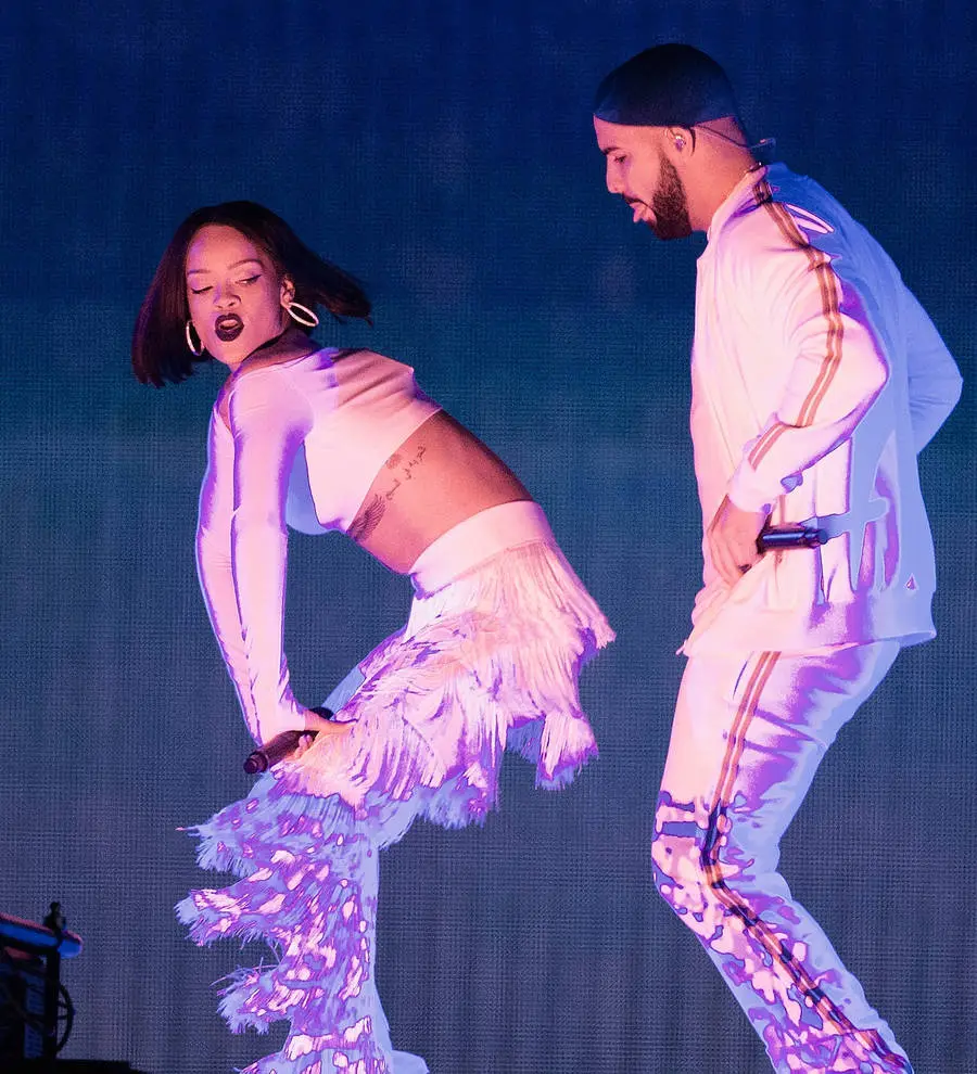 Drake joins Rihanna onstage for a raunchy dance