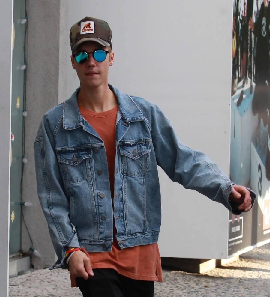 Justin Bieber & Rihanna stun fans with impromptu Los Angeles club gigs