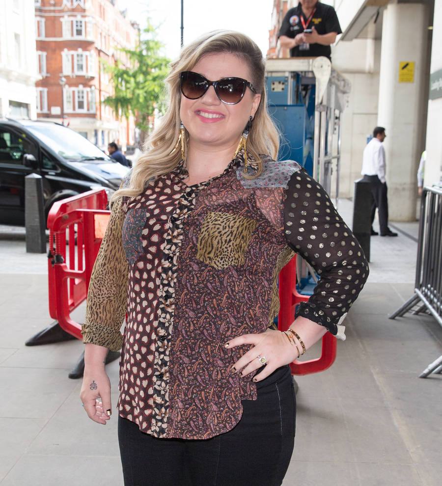 Pregnant Kelly Clarkson done having kids