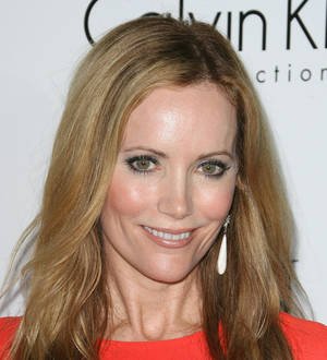 Leslie Mann breaks toe during photoshoot