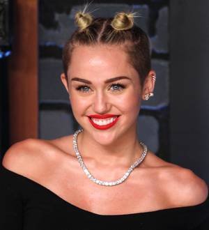 Miley Cyrus hits back at Skylar Grey's insult