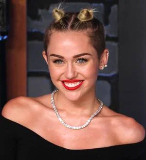 Miley Cyrus hits back at Skylar Grey's insult