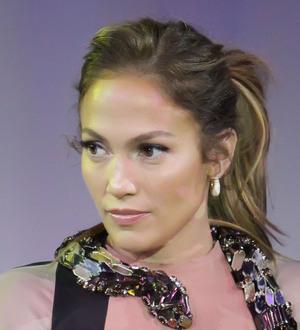 Jennifer Lopez to take twins on tour