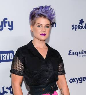 Kelly Osbourne struggles through the pain on chat show